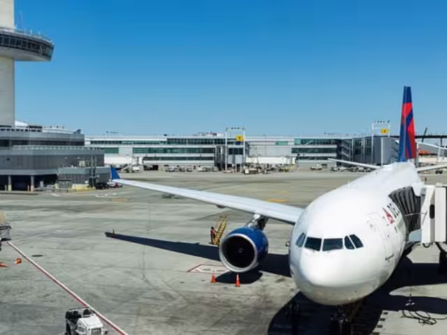 El Departamento de Transporte de Estados Unidos instruyó una reducción del 10 por ciento en el tráfico aéreo