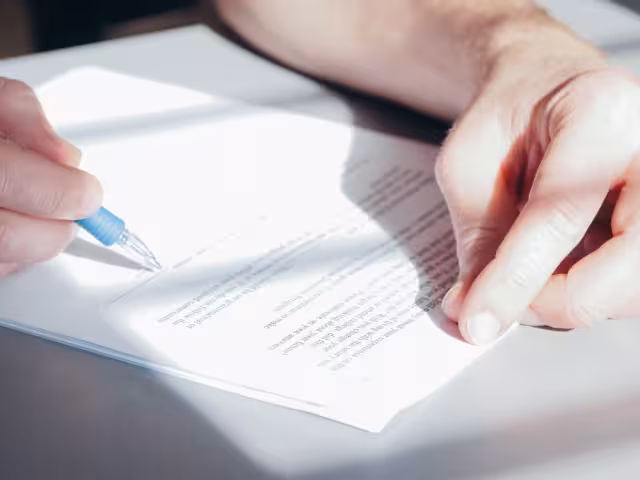 La carta de antecedentes no penales es emitida por la Fiscalía General del Estado de Campeche.