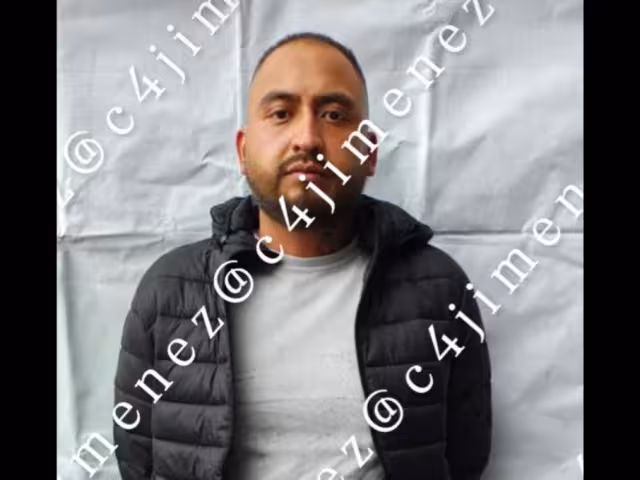 Al momento de su detención, el sospechoso manipulaba una bolsa con marihuana mientras se encontraba a bordo de una motoneta