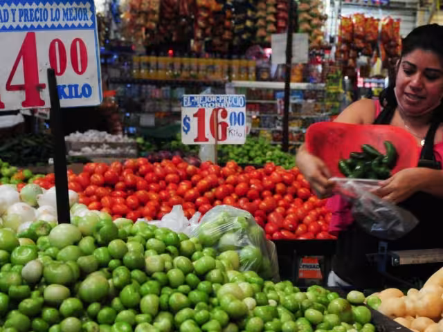 La inflación general en México alcanzó 4.56 % anual en la primera quincena de noviembre