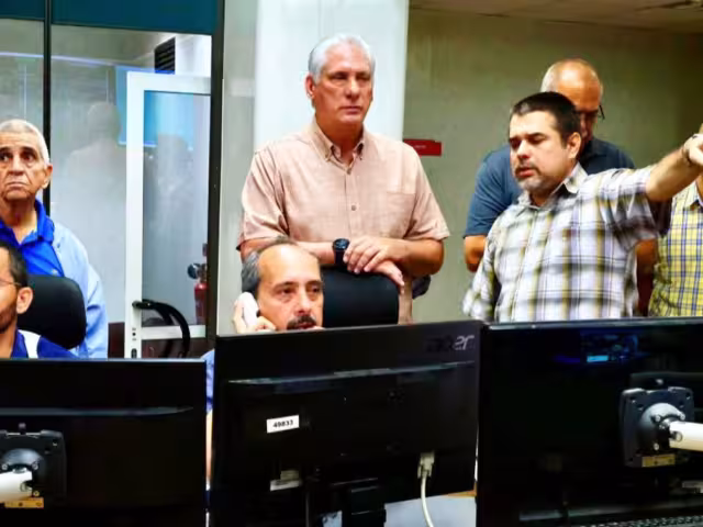 Cuba intenta recuperar su sistema eléctrico tras un apagón total