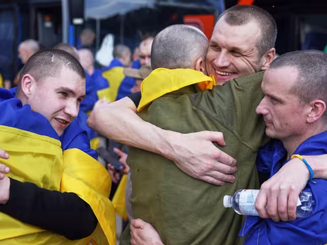 Entre los ucranianos liberados se encuentran soldados del ejército regular, guardias fronterizos y elementos de la Guardia Nacional