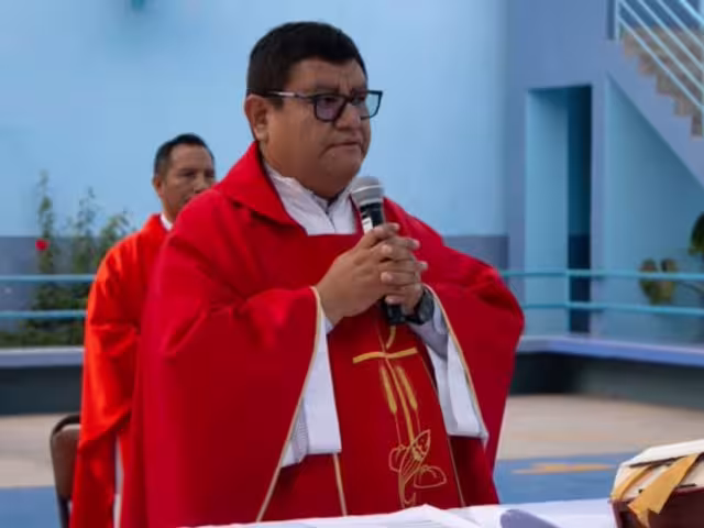 Miguel Ángel Contreras Llajaruna, de 52 años, ha desempeñado múltiples cargos dentro de su diócesis
