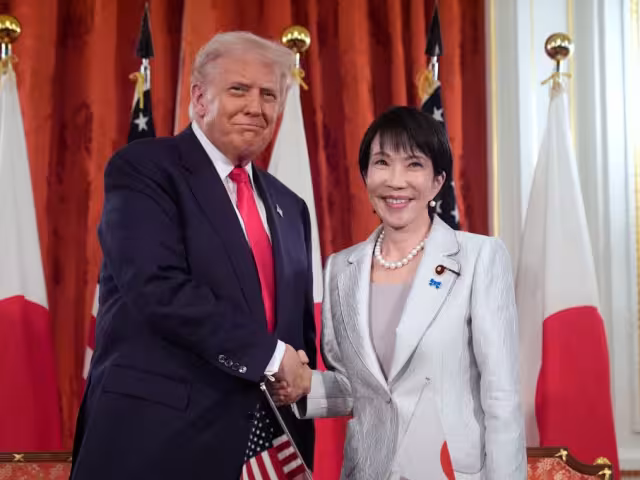 El presidente de Estados Unidos, Donald Trump, sostuvo su primer encuentro con Sanae Takaichi, nombrada recientemente como la primera ministra de Japón