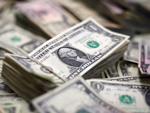 En el arranque del mercado cambiario de este 13 de junio, el peso de apreció frente al dólar