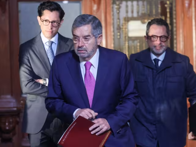 Juan Ramón de la Fuente, secretario de Relaciones Exteriores (Centro)