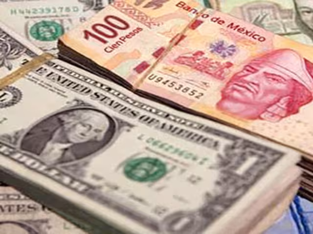 El nerviosismo en los mercados financieros por las inminentes reformas constitucionales en México sigue afectando al peso mexicano