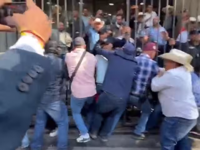 Agricultores intentaron dar "portazo" en Segob, tras no llegar a acuerdos en los precios de garantía con el gobierno federal