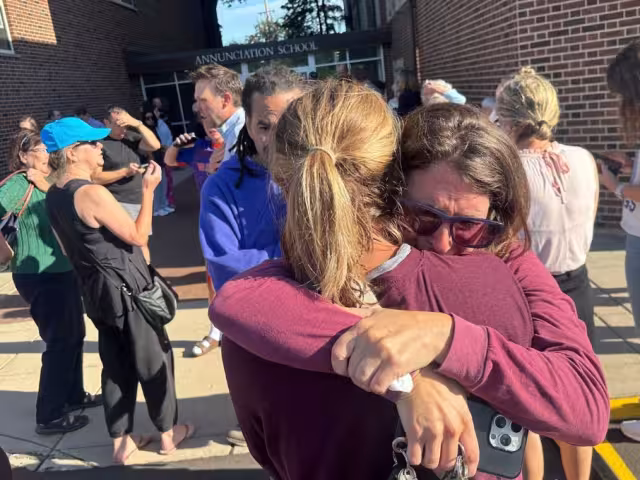 La escuela inició la evacuación de alumnos y personal docente mientras continuaban las labores de seguridad