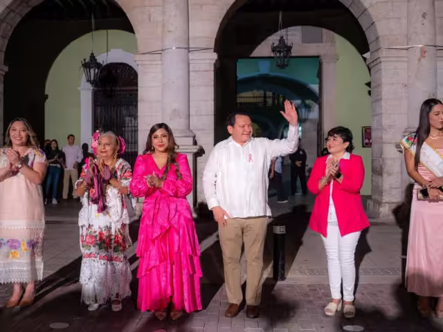 Yucatán enciende el Palacio de Gobierno en rosa por la lucha contra el cáncer de mama