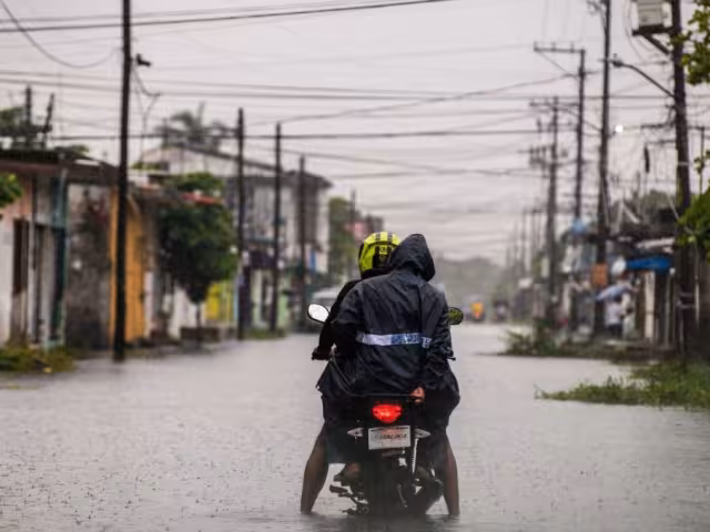 El coordinador del SMN, Fabián Vázquez Romaña, señala que los modelos actuales indican un aumento rápido de su intensidad en las próximas 24 a 36 horas