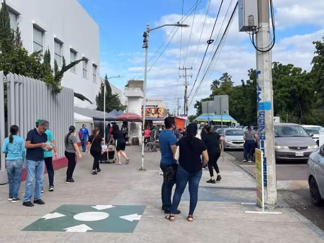 Un hospital del ISSSTE en Culiacán fue evacuado tras el hallazgo de un explosivo frente a la Novena Zona Militar