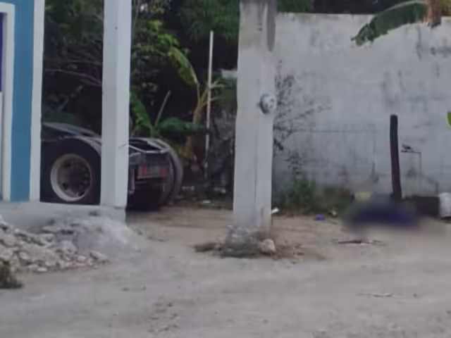 Un hombre de 56 años, identificado como “El Lon”, fue hallado muerto y semidesnudo en vía pública en Sihochac, Champotón.