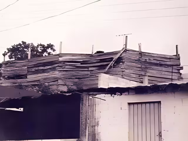 En 1982, María Regina proclamó un diluvio y construyó un arca para salvar a los campechanos.