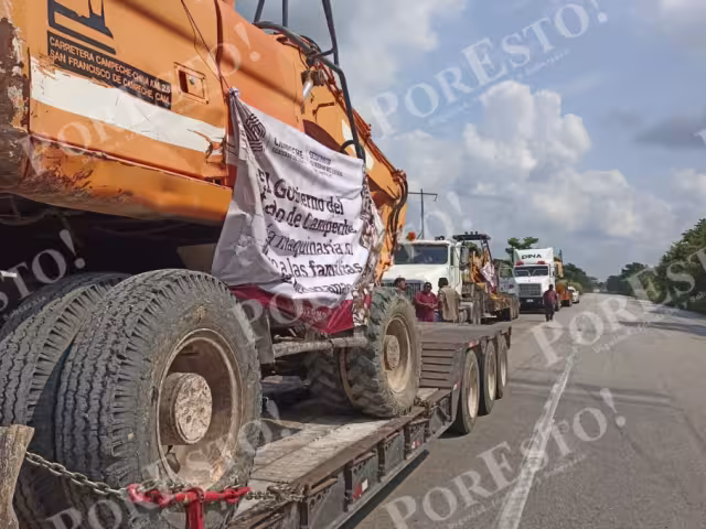El Gobierno del Estado de Campeche envió maquinaria pesada para apoyar a estados afectados por las inundaciones.