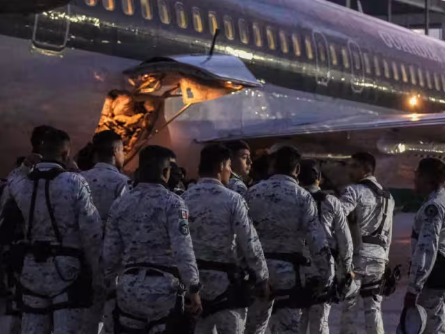 El Gobierno de México inició el despliegue de 10 mil elementos de fuerzas federales a la frontera norte