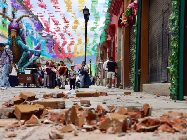 El sismo obligó a la evacuación de viviendas, edificios públicos, restaurantes y establecimientos comerciales en la capital oaxaqueña