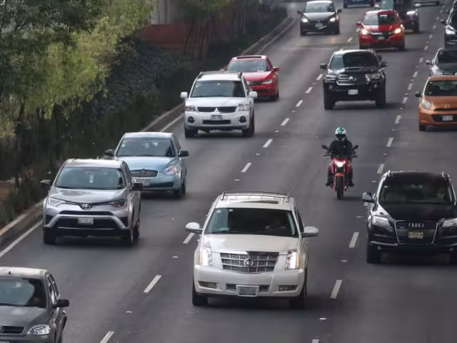 El Hoy No Circula es una medida ambiental que tiene como objetivo reducir los niveles de contaminación