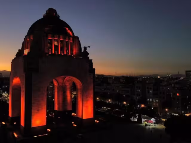 El análisis de Moody’s también resalta la vulnerabilidad del peso mexicano