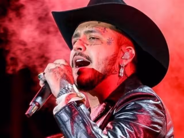 Christian Nodal está siendo sumamente criticado en redes sociales