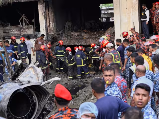 Autoridades informaron que además de los fallecidos, se registran cerca de un centenar de personas heridas