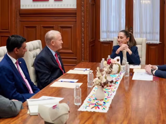 Sheinbaum se reunió con el embajador Ronald Johnson y una delegación del Congreso de Estados Unidos