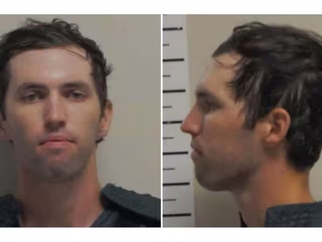 Las autoridades reportaron que el rifle hallado en un bosque cercano contenía ADN del acusado