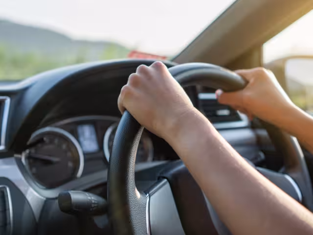 Siempre practica con un acompañante con licencia vigente.