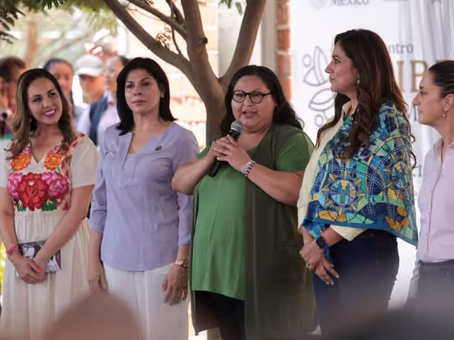 Citlalli Hernández Mora, secretaria de las Mujeres (de verde)