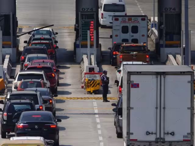 Las autoridades recomendaron a los automovilistas tomar previsiones, salir con tiempo