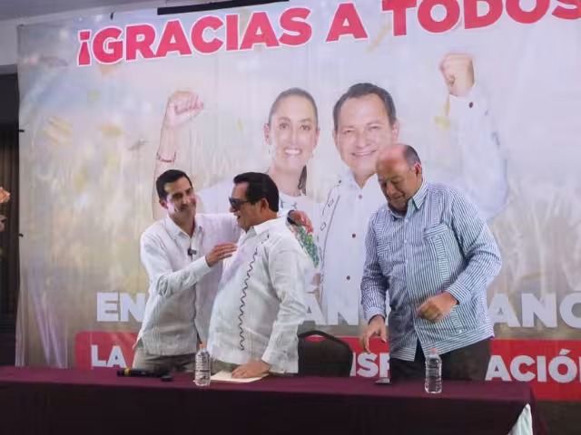 Rommel Pacheco junto a Joaquín Díaz Mena