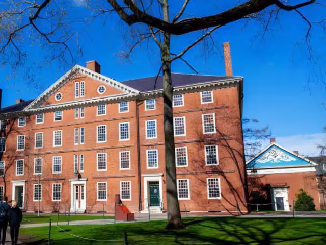 El fallo protege de momento a la comunidad internacional de Harvard, que representa cerca del 25% del total del alumnado
