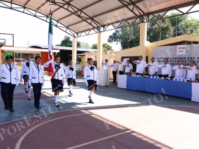 La Primaria “Josefa Hurtado Trujeque”, conocida como “la escuela del barrio”, celebró su 48 aniversario de fundación en Hopelchén.