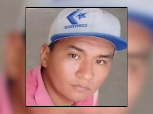 Padece de Esquizofrenia paranoica y está bajo tratamiento médico.