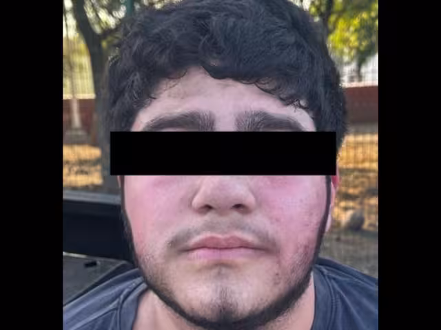 Los agentes detectaron un vehículo sospechoso que, al notar su presencia, aceleró para intentar escapar.