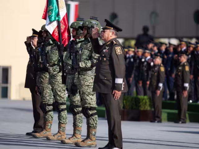 El general de División de Estado Mayor, Maximiliano Cruz Ramos, tomó protesta como Inspector y Contralor General del Ejército y Fuerza Aérea