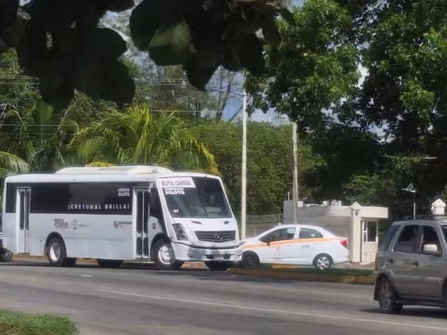 Taxista obstruye el paso de camión de “Ruta Caribe” en Chetumal