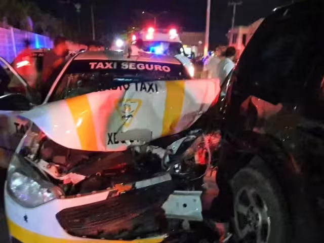 Lluvia provoca carambola vehicular en Chetumal