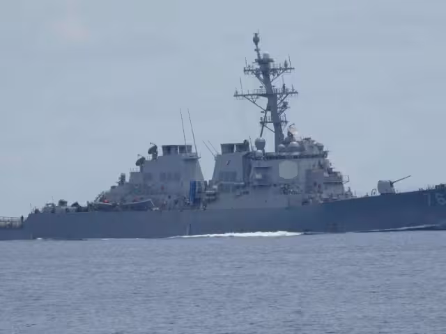 En el operativo participan al menos dos buques de guerra como parte de la ofensiva contra el narcotráfico