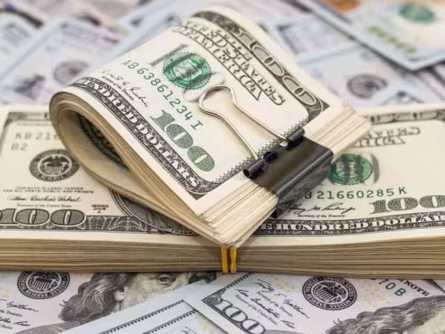 El peso sigue recuperando terreno frente al dólar al arranque del mercado cambiario de este 25 de junio