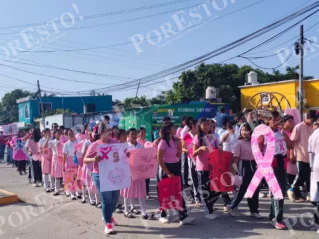 En Sabancuy se realizó una marcha con motivo del Día Mundial de la Lucha contra el Cáncer de Mama