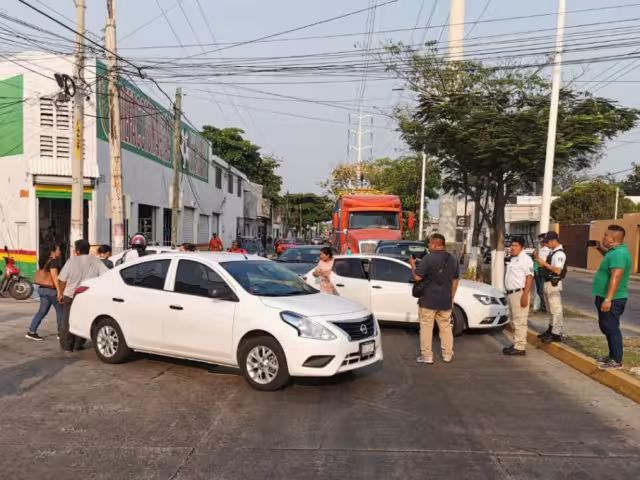 La vialidad estuvo detenida por al menos una hora en Ciudad del Carmen