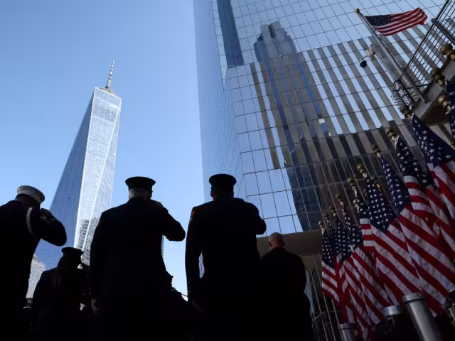 La ceremonia inició a las 8:46 de la mañana, hora en que el primer avión secuestrado impactó contra la Torre Norte