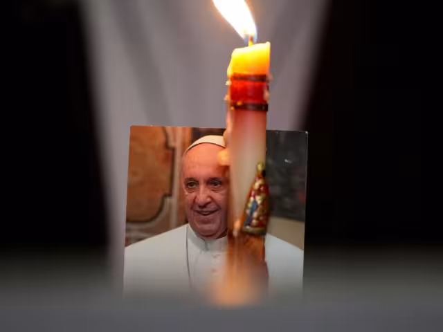 A diferencia de sus predecesores, el Papa Francisco estableció cambios importantes en los protocolos funerarios