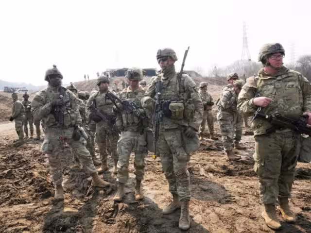 Los infantes de marina estadounidenses ingresarán con armamento, municiones, vehículos y equipo especial