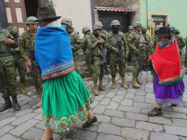 El decreto, que abarca a siete provincias, Quito y el sistema penitenciario, permite suspender garantías constitucionales