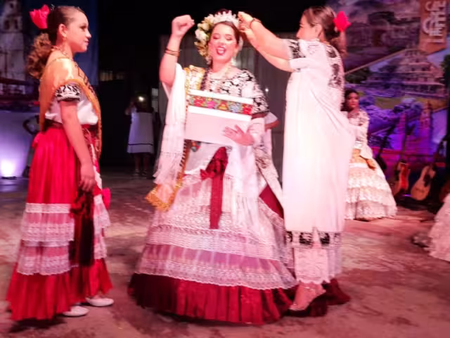 Rossemy Mayrel se adjudica el título de Linda Campecha en la Técnica 14 de Dzitbalché