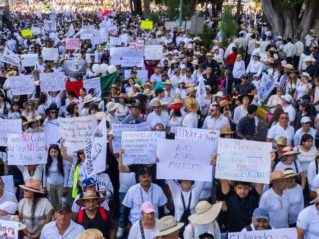 De acuerdo con datos de Protección Civil municipal, alrededor de 60 mil personas asistieron a la movilización