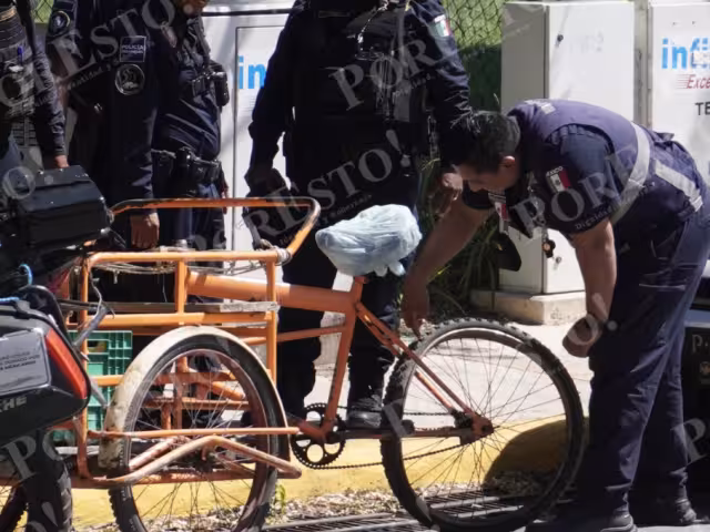 Empleado de la CFE provoca accidente menor en la Bola de Queso, Campeche