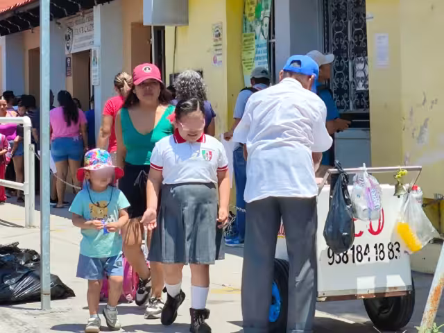 Ningún plantel educativo en Ciudad del Carmen ha solicitado el retiro de ambulantes